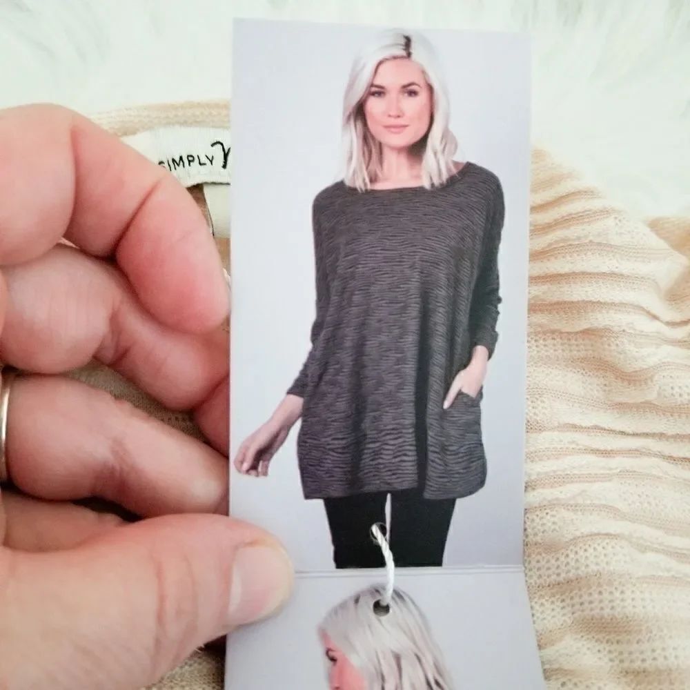 Simply Noelle textured top w/pockets oversized - Picture 5 of 10